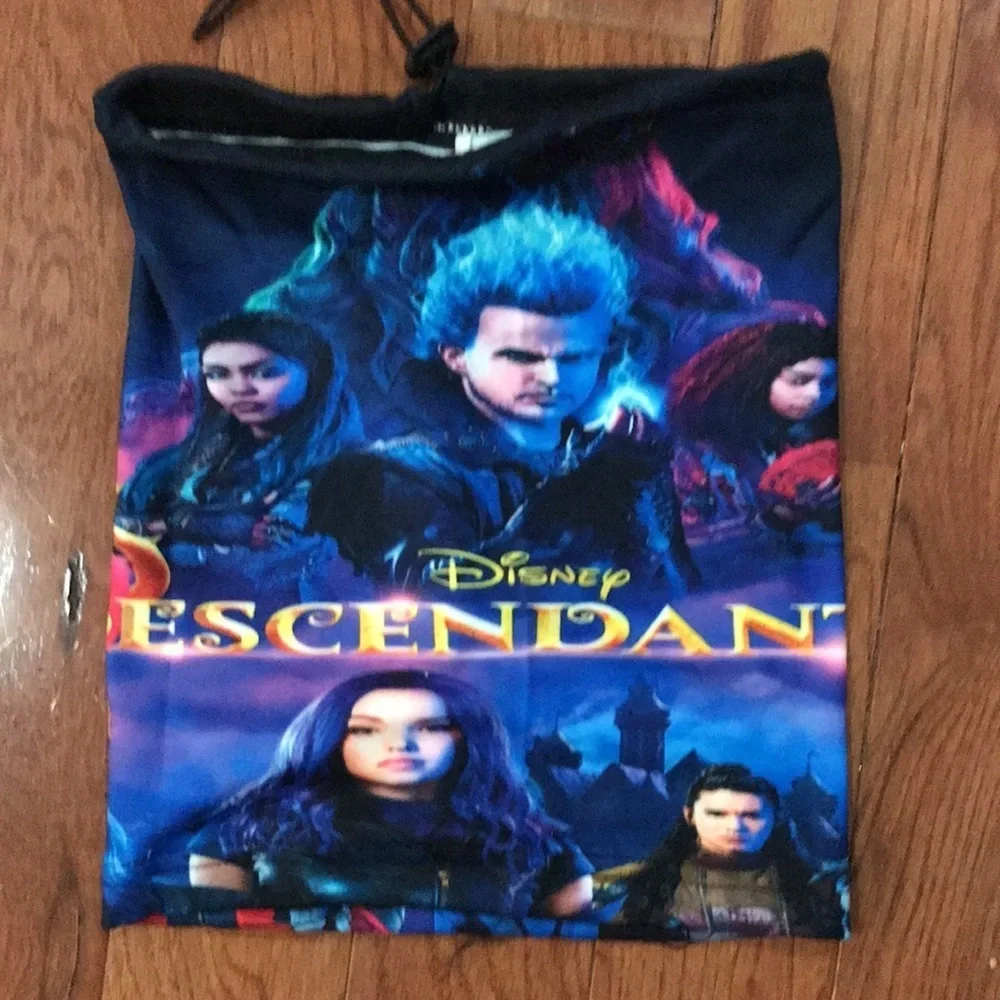 6/$20 New Descendants 3 super soft neck gaiter